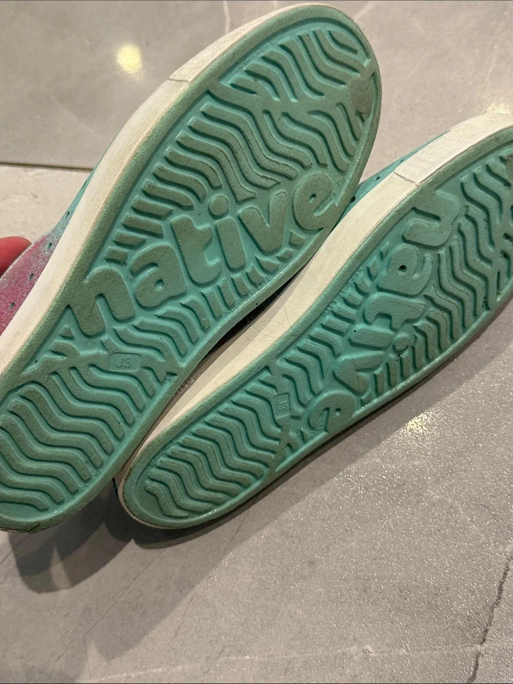 Natives size j 3 Kids Aqua & Pink Gradient Slip-On Sneakers